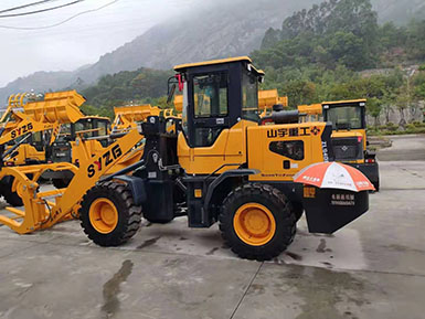 恭喜羅總喜提新車，山宇裝載機940走起，山宇重工，助您成功！